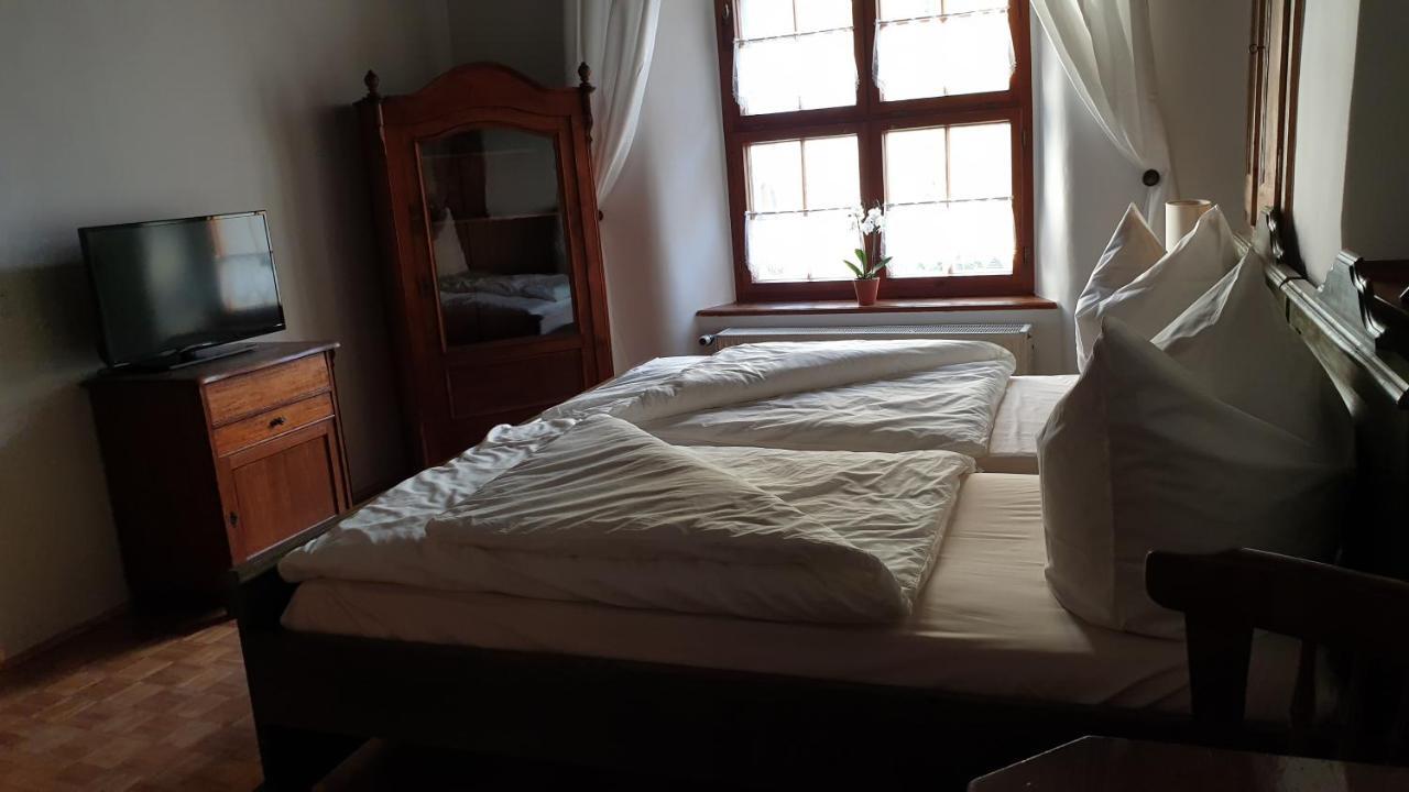 Flyns Bed & Breakfast กอร์ลิตซ์ ภายนอก รูปภาพ